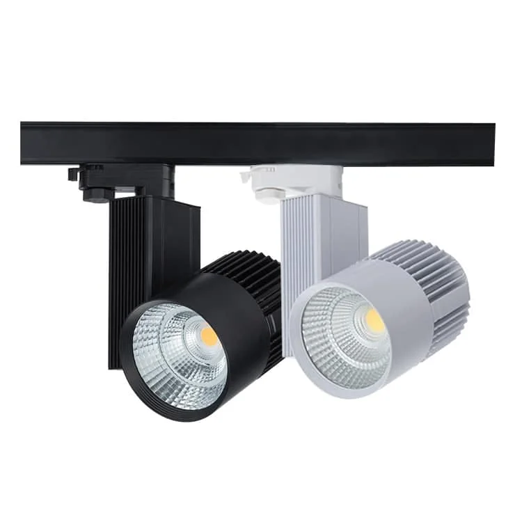 Трековый LED-прожектор для розничного магазина