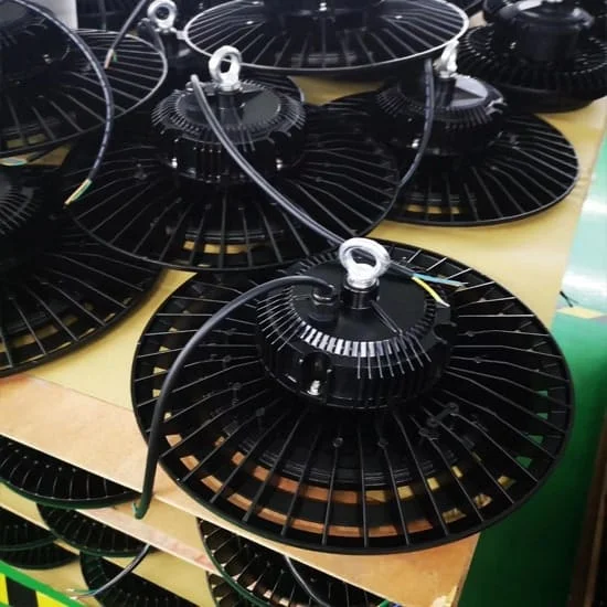 Монтаж промышленных LED-светильников UFO