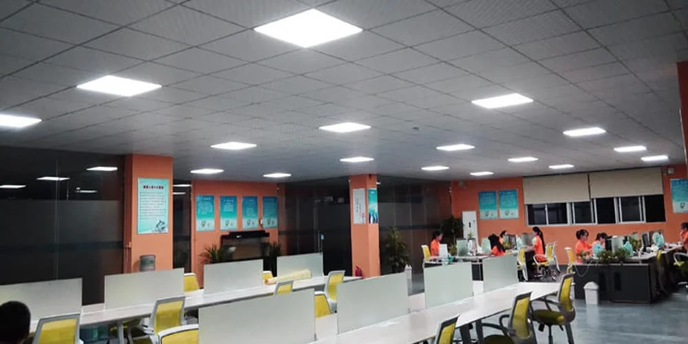 Потолочная LED-панель для офисов 1