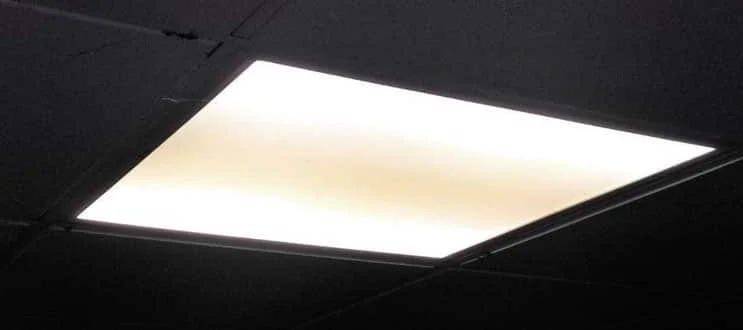 Пожелтевшая LED-панель: как отличить загрязнение от внутреннего старения