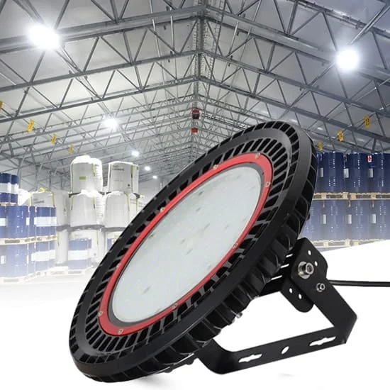 Промышленный LED-светильник для склада