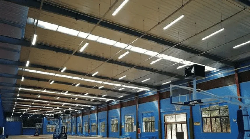 Защищённый от погодных воздействий линейный LED-светильник
